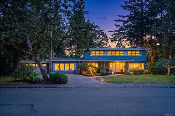 3459 Plymouth Rd, Oak Bay BC V8P 4X6 - 4 bed, 5 bath property for sale in Oak Bay