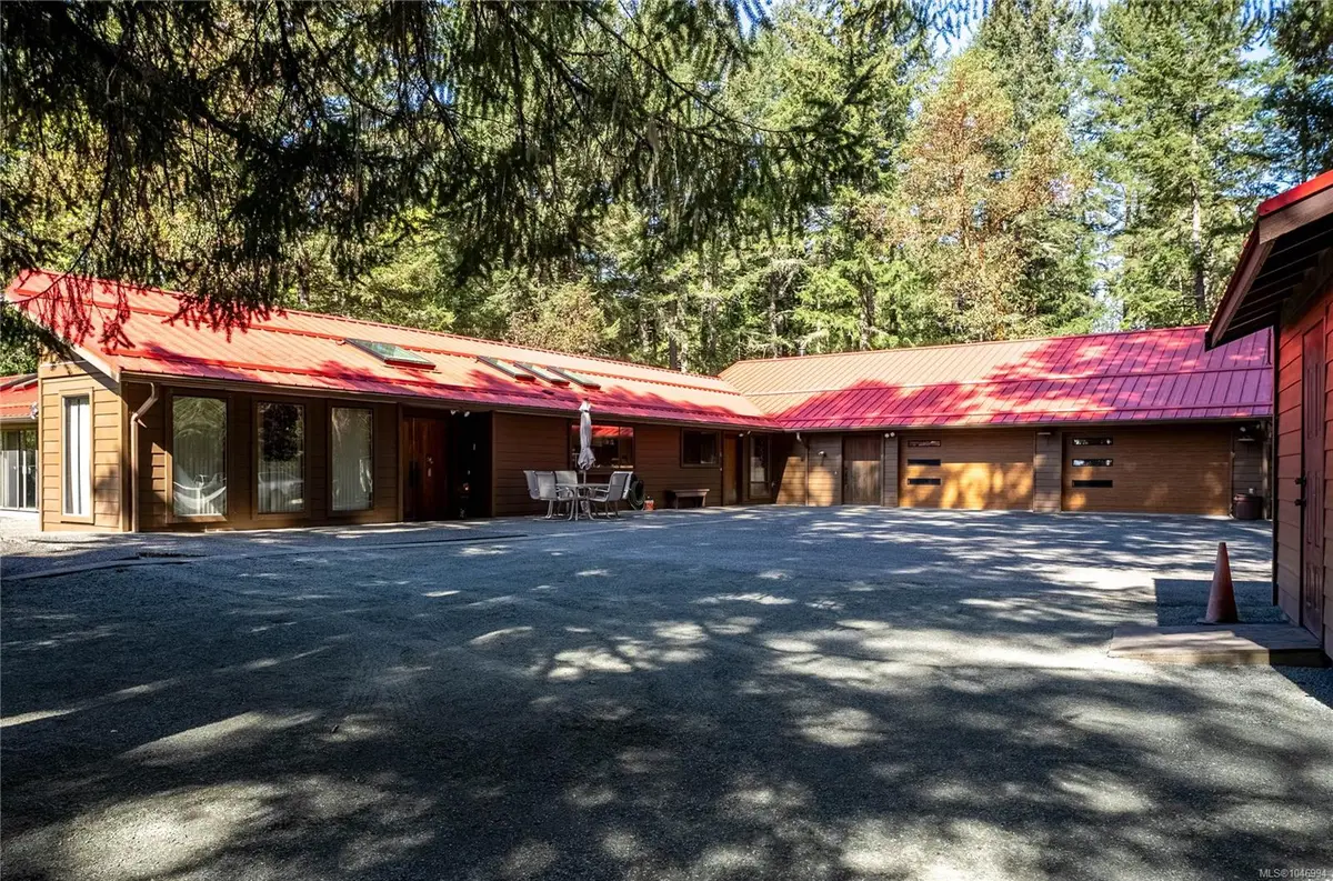 1698 Millstream Rd, Highlands BC V9B 6E7