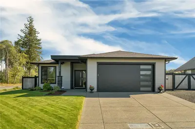 2105 Evergreen Rd, Campbell River BC V9W 0C8