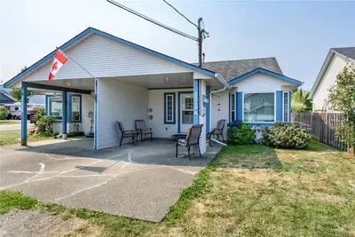 3319 Seventh St #A, Cumberland BC V0R 1S0