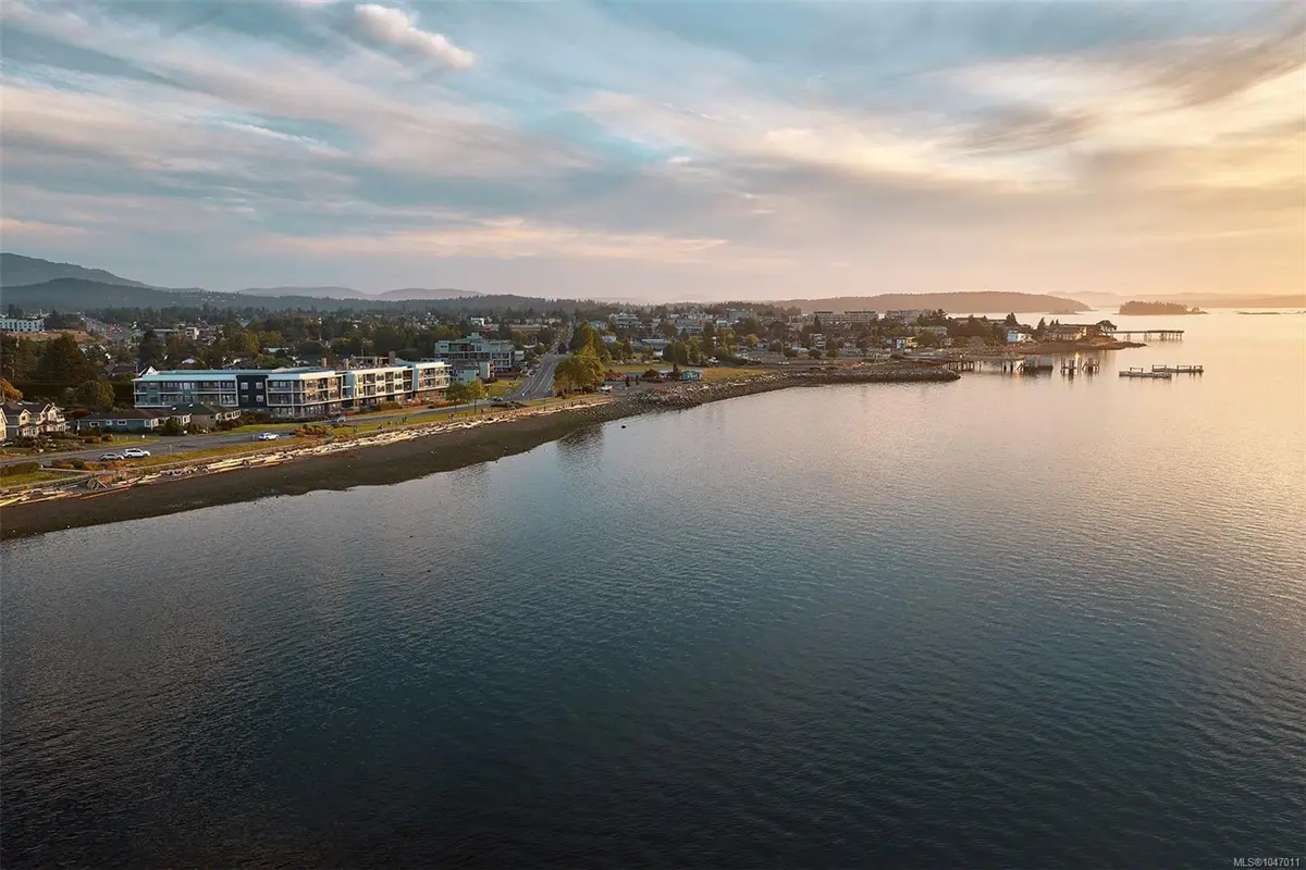 9522 Lochside Dr #306, Sidney BC V8L 1N8
