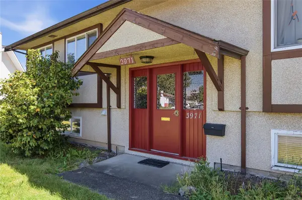 3971 Cedarwood St, Saanich BC V8N 3N3 - 5 bed, 4.0 bath in Saanich