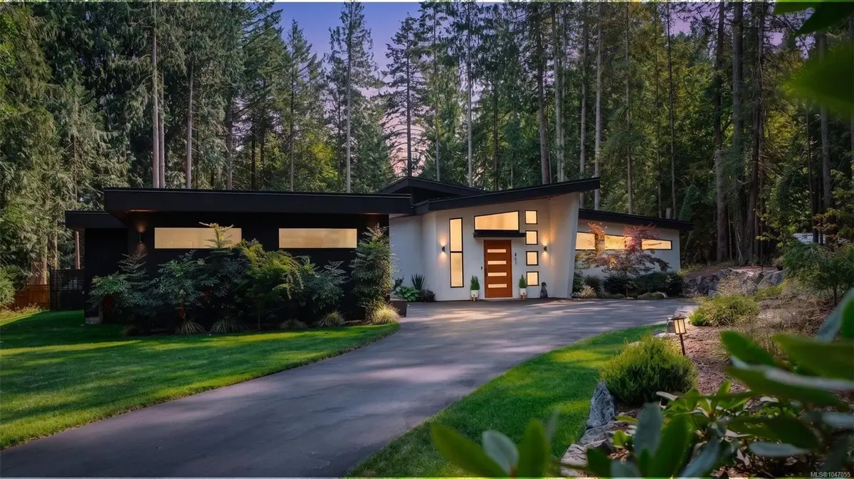 867 Bradley Dyne Rd, North Saanich BC V8L 5H1