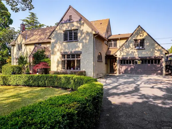 3000 Uplands Rd, Oak Bay BC V8R 6B1 - 4 bed, 4.0 bath in Oak Bay