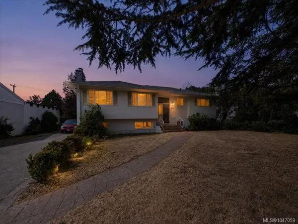 3512 Henderson Rd, Oak Bay BC V8P 5B1 - 3 bed, 1.0 bath in Oak Bay