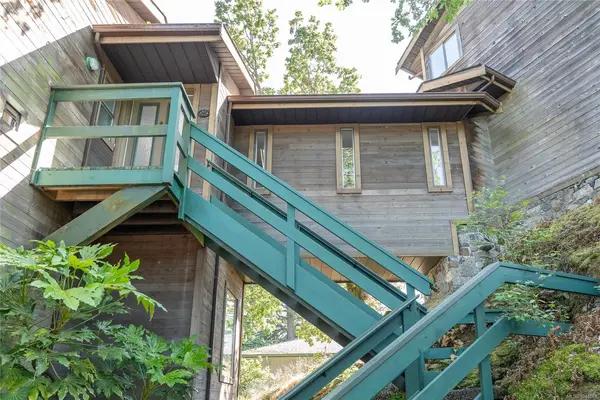 3574 McInnis Rise, Saanich BC V8P 5M7 - 2 bed, 2.0 bath in Saanich
