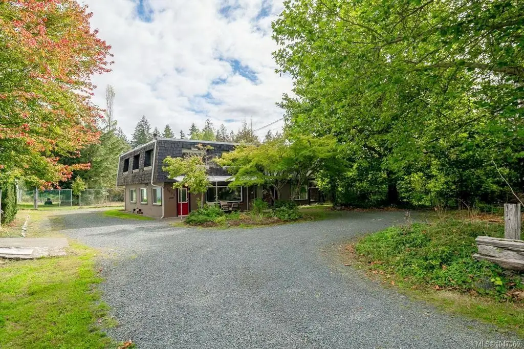 5633 STRICK Rd, Port Alberni BC V9Y 7L5