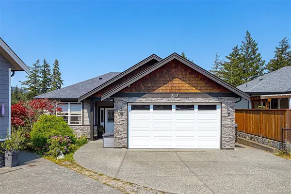 929 Step Moss Close, Langford BC V9C 4M8 - 6 bed, 4 bath property for sale in Langford