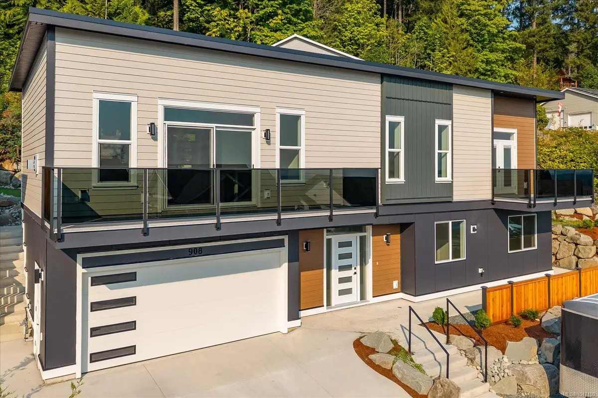 908 Craig Rd, Ladysmith BC V9X 1K5
