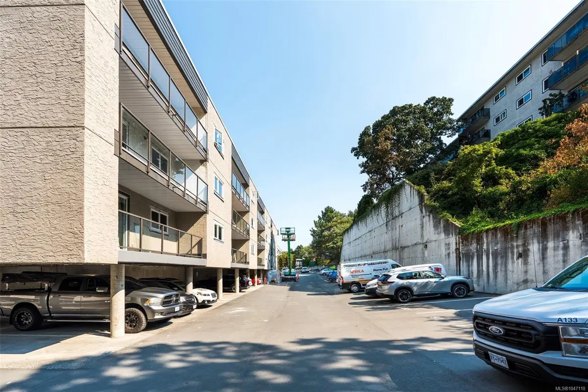 3255 Glasgow Ave #421, Saanich BC V8X 4S4