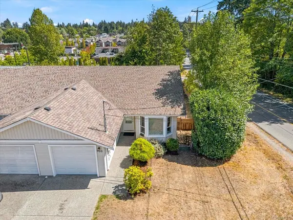 900 Georgia Ave, Nanaimo BC V9R 5W8 - 3 bed, 3.0 bath in Nanaimo