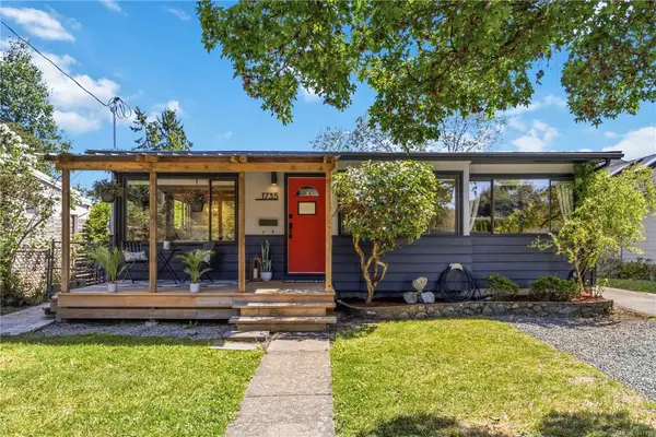 1735 Newton St, Victoria BC V8R 2R1 - 3 bed, 2.0 bath in Victoria