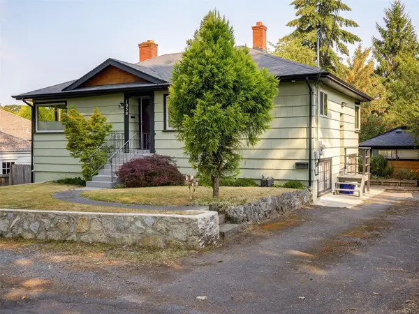 1050 Leslie Dr, Saanich BC V8X 2Y8 - 3 bed, 2.0 bath in Saanich