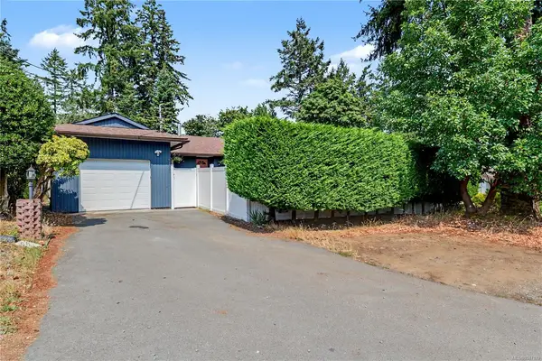 3730 Departure Bay Rd, Nanaimo BC V9T 1C4 - 3 bed, 2.0 bath in Nanaimo