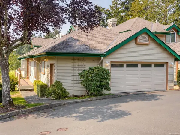 530 Marsett Pl #77, Saanich BC V8Z 7J2 - 3 bed, 3.0 bath in Saanich