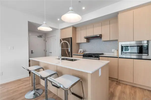 2000 West Park Lane #101, View Royal BC V9B 3R7 - 1 bed, 1.0 bath in View Royal