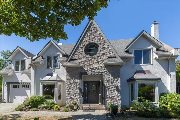 1632 Beach Dr, Oak Bay BC V8R 6H8 - 4 bed, 3 bath property for sale in Oak Bay