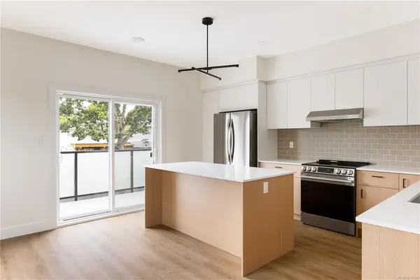 913 Dale St #1, Saanich BC V8X 2V9 - 3 bed, 3.0 bath in Saanich
