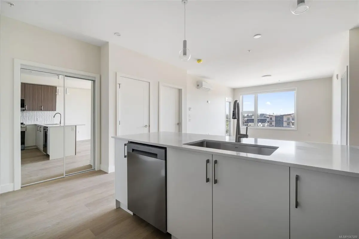 777 Station Ave #609, Langford BC V9B 7K5