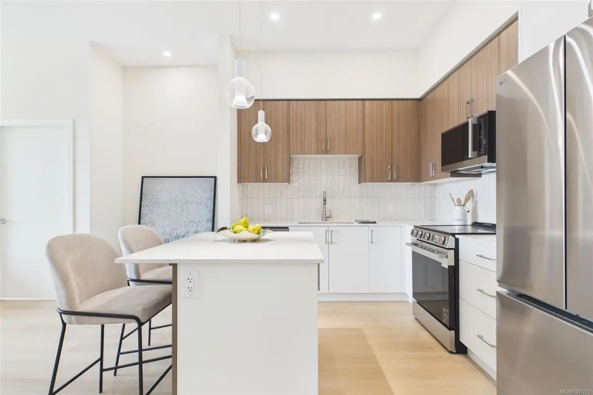 777 Station Ave #211, Langford BC V9B 7K5