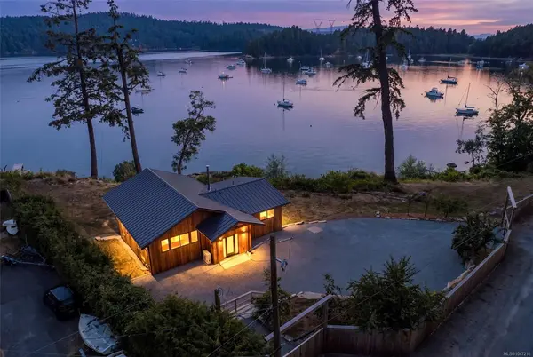 479 Montague Park Rd, Galiano Island BC V0N 1P0 - 4 bed, 3 bath property for sale in Galiano Island