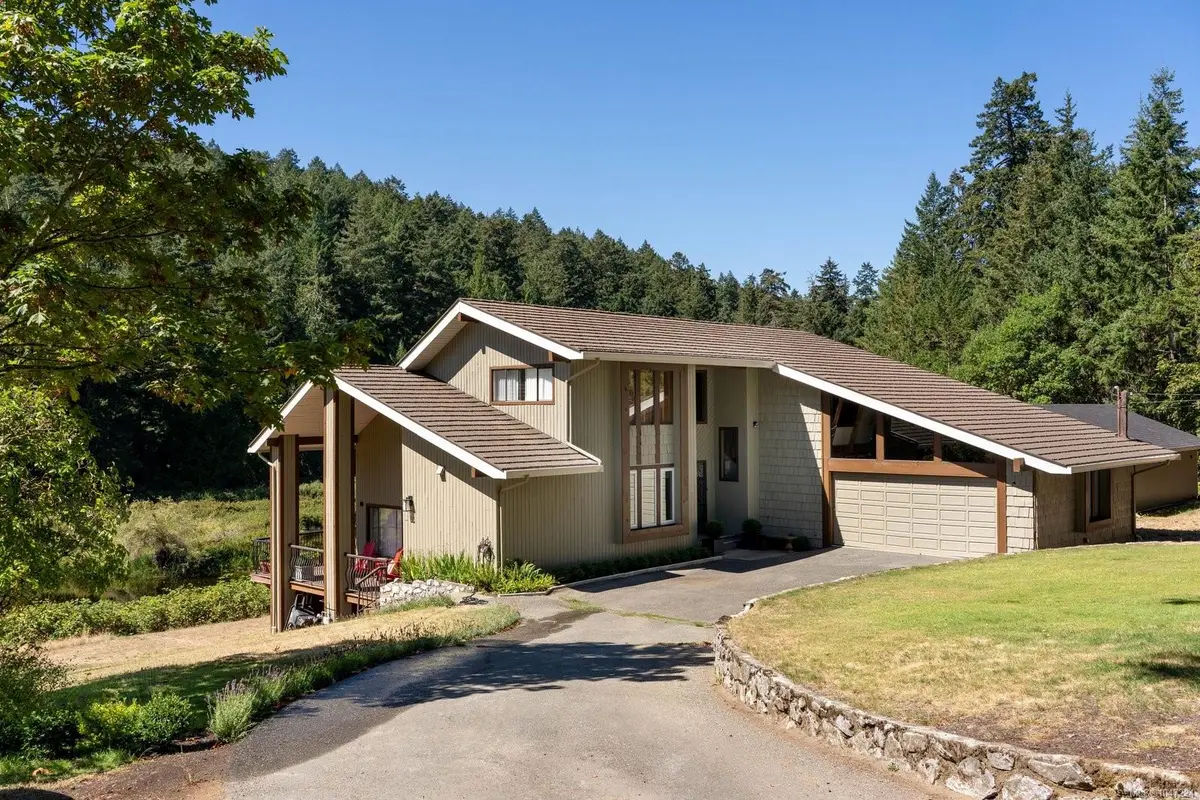 5320 Old West Saanich Rd, Saanich BC V9E 2A9