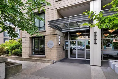 751 Fairfield Rd #1502, Victoria BC V8W 4A4