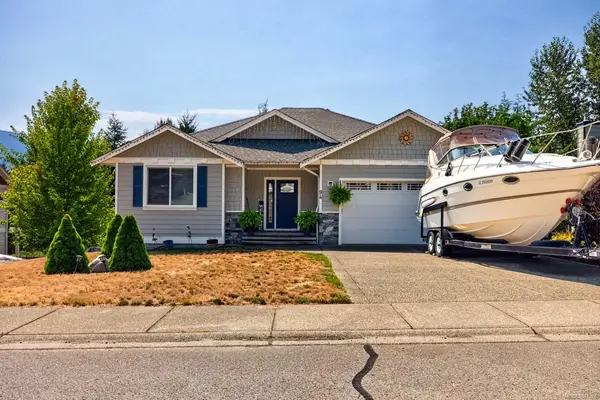 94 Beech Cres, Lake Cowichan BC V0R 2G1 - 3 bed, 3 bath property for sale in Lake Cowichan