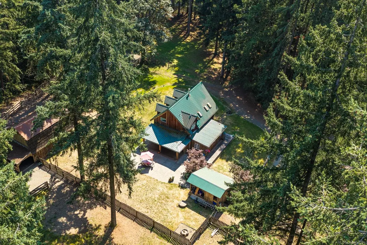 1584 Nurmi Rd, Merville BC V0R 2M0