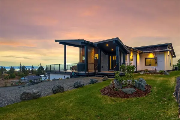 1704 Warn Way, Qualicum Beach BC V9K 2S3 - 4 bed, 4 bath property for sale in Qualicum Beach