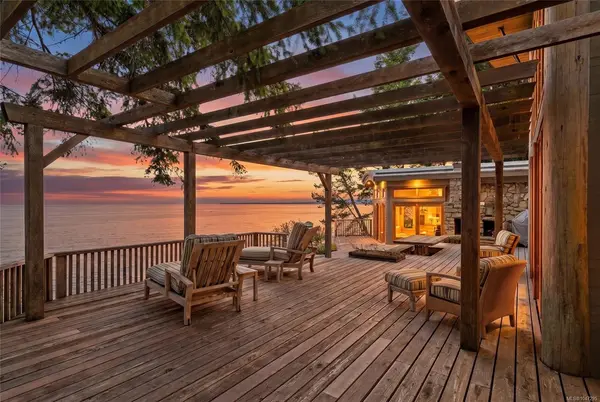 2-37 Salamanca Rd, Galiano Island BC V0N 1P0 - 3 bed, 4 bath property for sale in Galiano Island