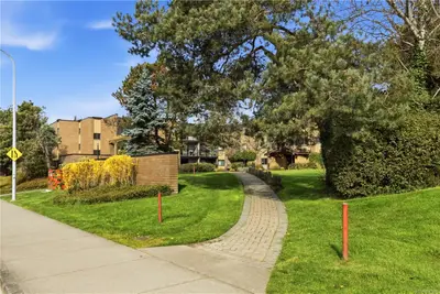 1870 McKenzie Ave #224, Saanich BC V8N 4X3
