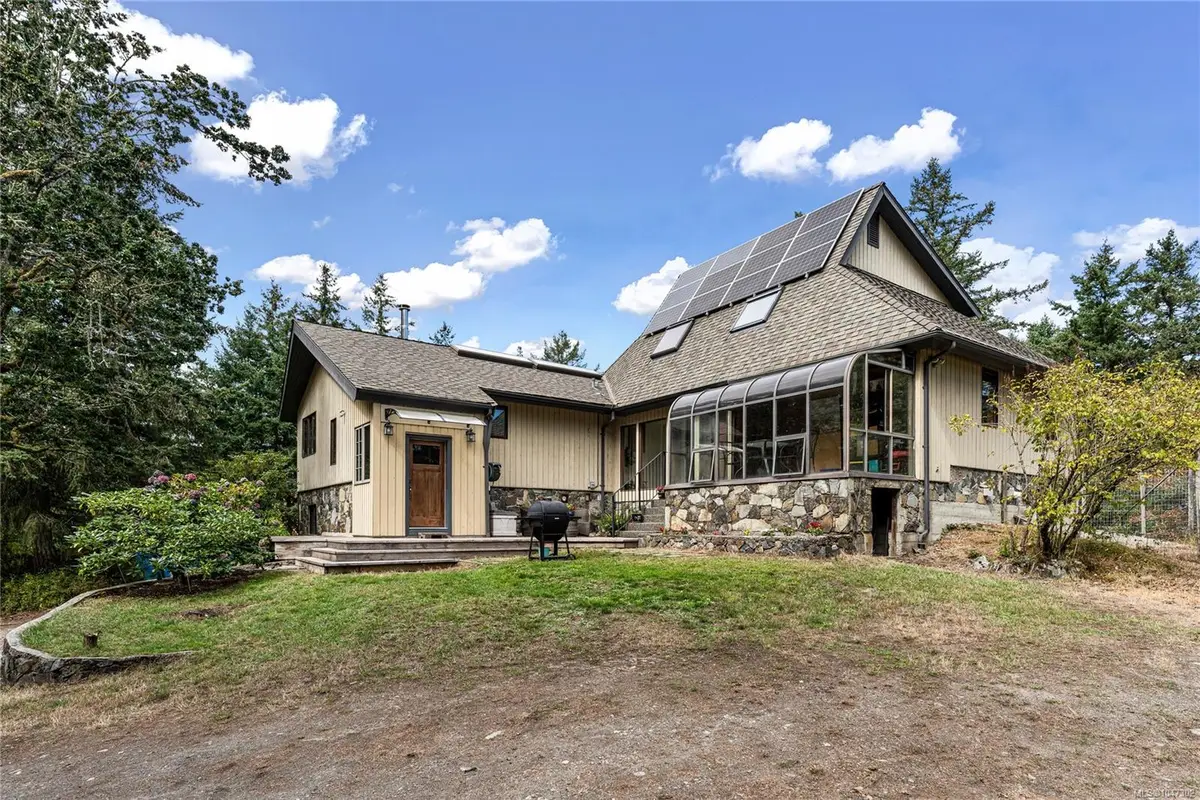 6101 Castlerock Rd, Saanich BC V9E 2G5