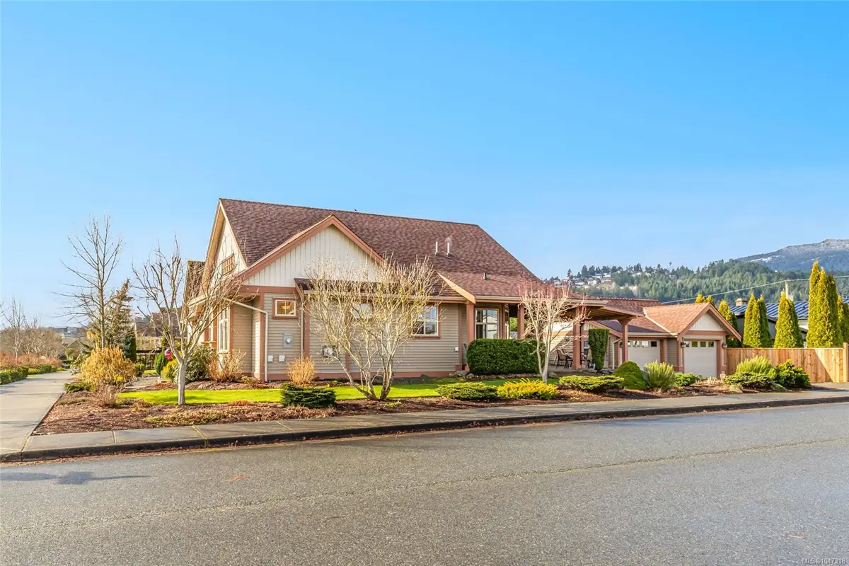 421 Poets Trail Dr, Nanaimo BC V9R 7B1