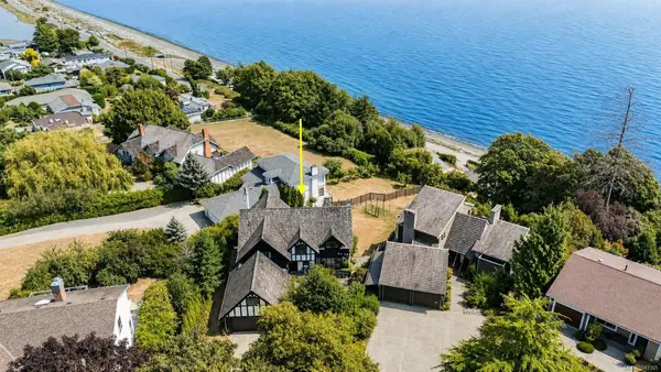 3515 Aloha Ave, Colwood BC V9C 1X9 - 5 bed, 4.0 bath in Colwood