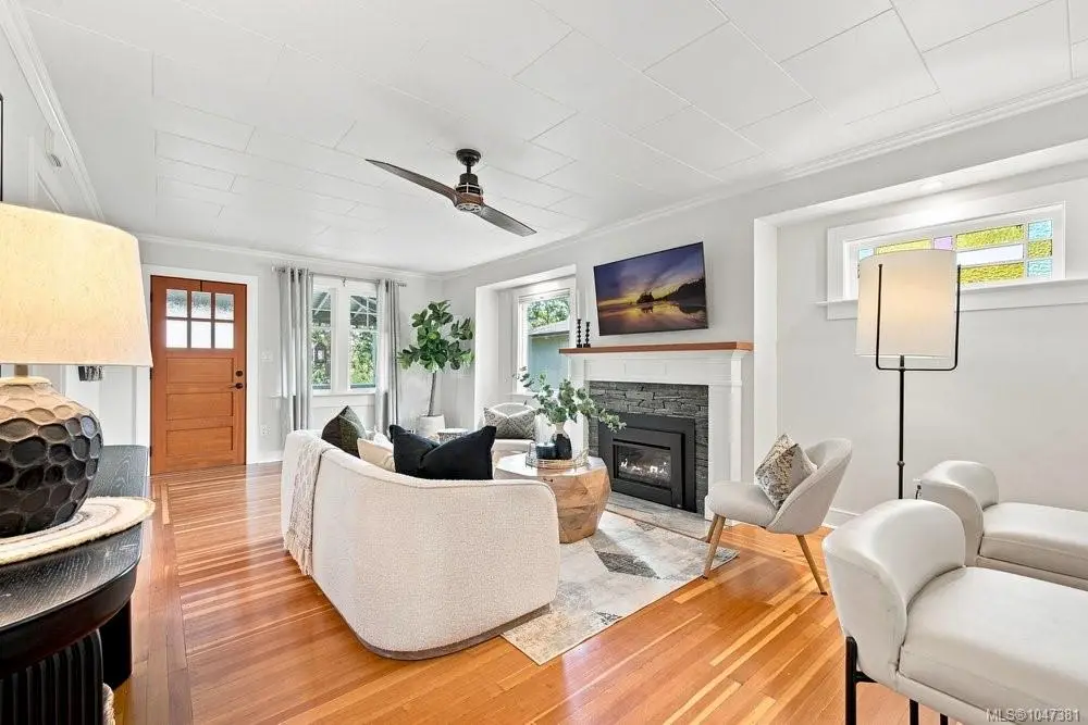 4034 Zinnia Rd, Saanich BC V8Z 4W3