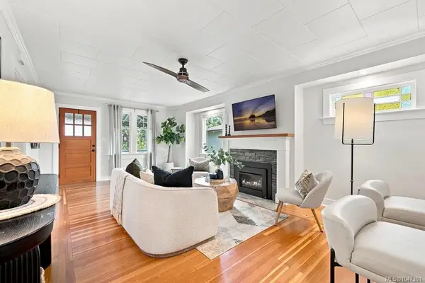 4034 Zinnia Rd, Saanich BC V8Z 4W3 - 2 bed, 1.0 bath in Saanich