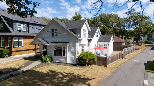 15 Pilot St, Victoria BC V8V 2A5 - 5 bed, 2 bath property for sale in Victoria