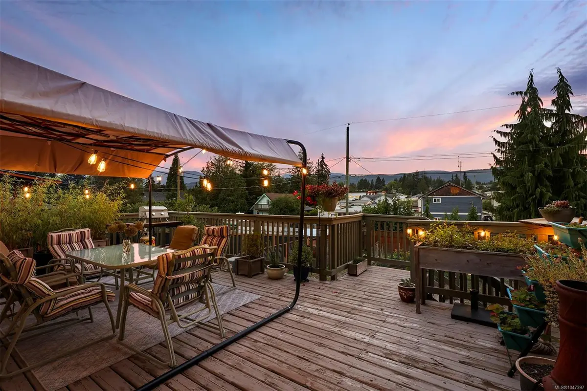 3391 Bevan Rd, Cumberland BC V0R 1S0