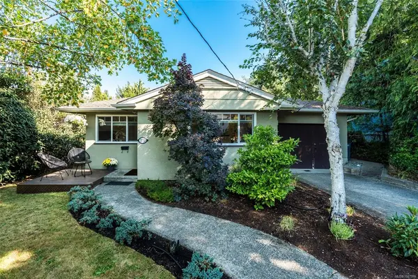 1752 Kisber Ave, Saanich BC V8P 2W7 - 2 bed, 1.0 bath in Saanich