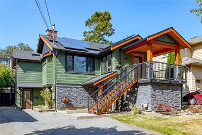 1232 Effingham St, Esquimalt BC V9A 4Y2