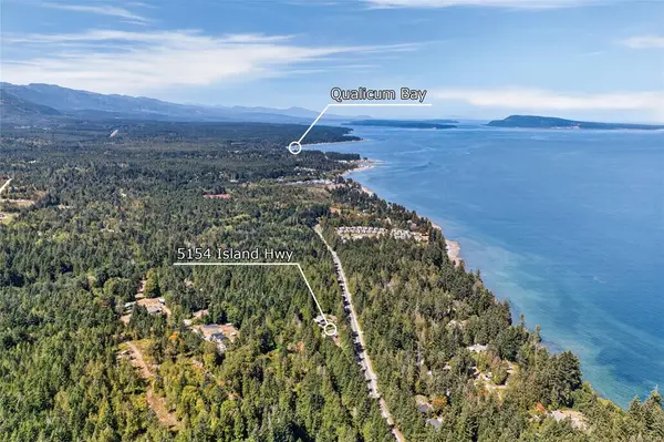 5154 Island Hwy W, Qualicum Beach BC V9K 1Z1 - 5 bed, 4.0 bath in Qualicum Beach