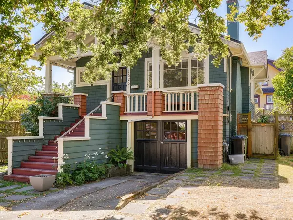 1323 Clover Ave, Victoria BC V8S 1A7 - 2 bed, 2 bath property for sale in Victoria