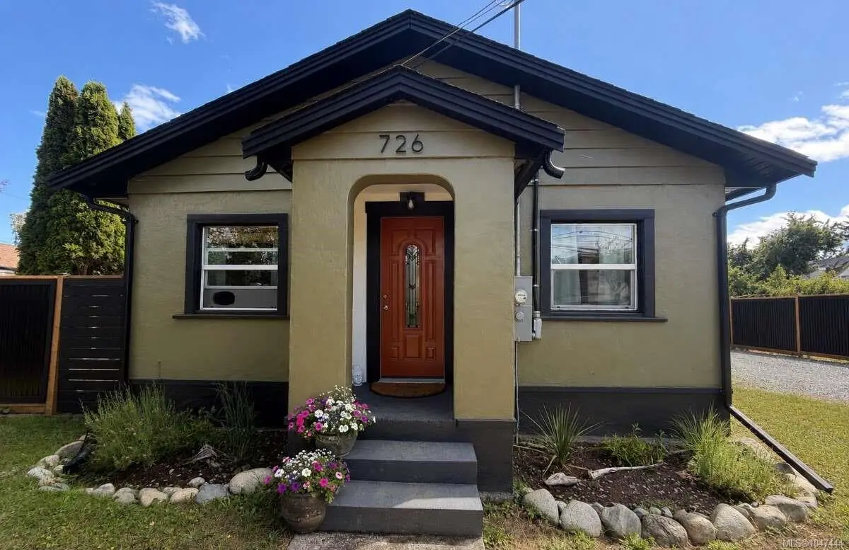 726 Bruce Ave, Nanaimo BC V9R 3Z4