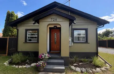 726 Bruce Ave, Nanaimo BC V9R 3Z4