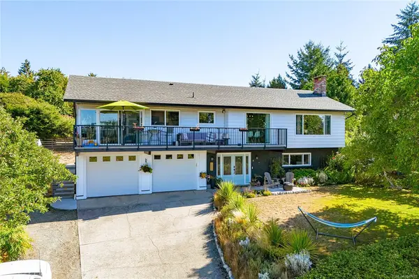 1854 Mt. Newton Cross Rd, Central Saanich BC V8M 1L1 - 4 bed, 3.0 bath in Central Saanich