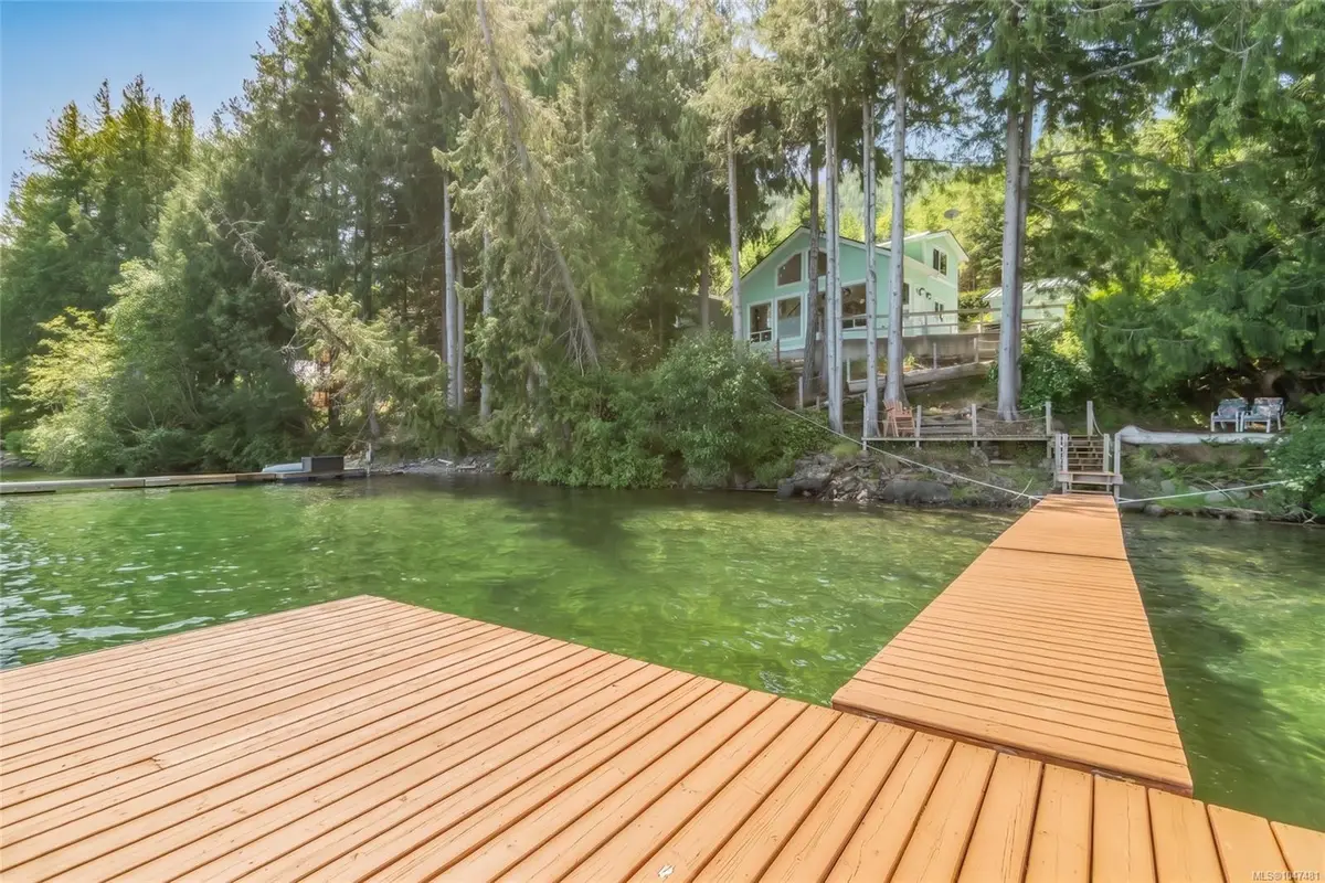 2270 South Lake Rd, Qualicum Beach BC V9K 2L7
