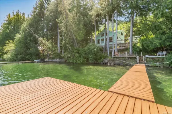 2270 South Lake Rd, Qualicum Beach BC V9K 2L7 - 3 bed, 2 bath property for sale in Qualicum Beach