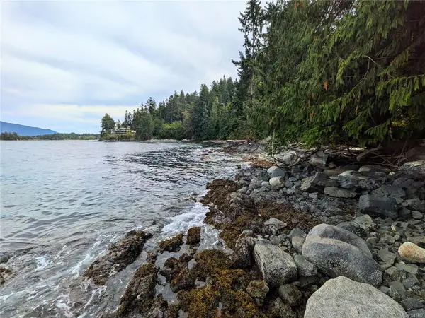 9 Mine Rd, Lasqueti Island BC V0R 2J0 - 3 bed, 2.0 bath in Lasqueti Island