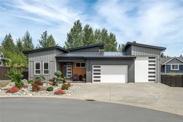 3207 Nathan Pl, Campbell River BC V9H 0A9 - 4 bed, 4 bath property for sale in Campbell River